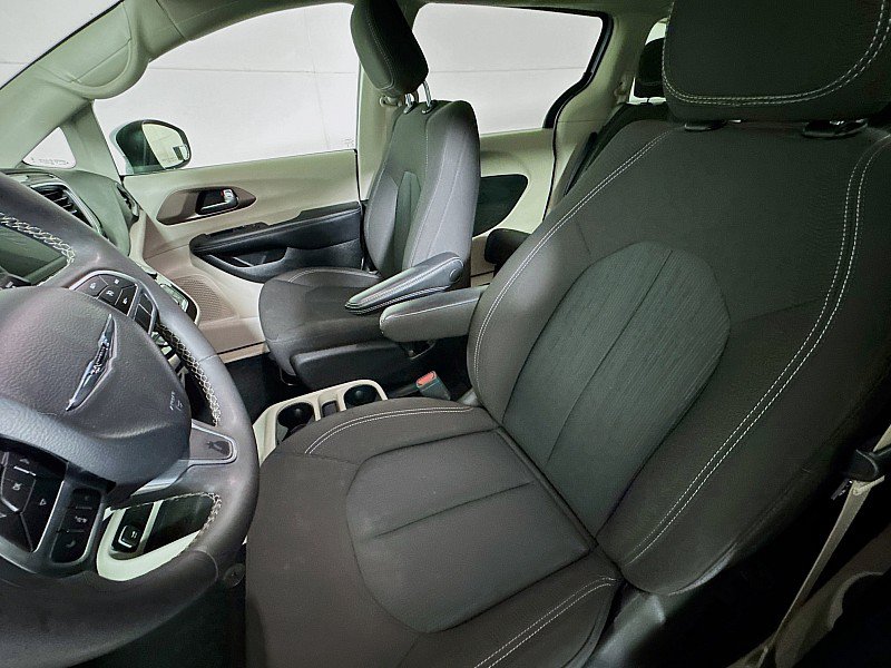 Used 2023 Chrysler Voyager LX FWD image 11