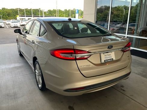 Used 2018 Ford Fusion SE FWD image 17