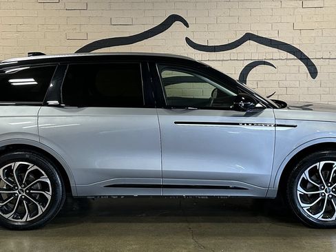 Used 2025 Lincoln Nautilus Reserve w/ Equipment Group 203A AWD/4WD image 2