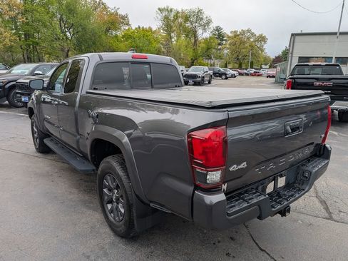Certified 2022 Toyota Tacoma SR5 AWD/4WD image 5
