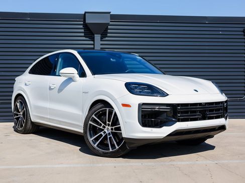 New 2025 Porsche Cayenne Turbo image 9
