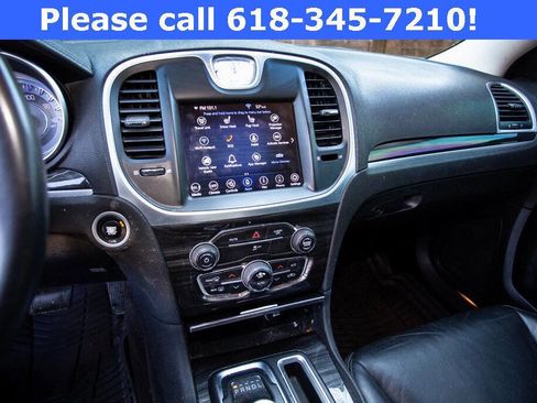 Used 2018 Chrysler 300 Touring L image 27