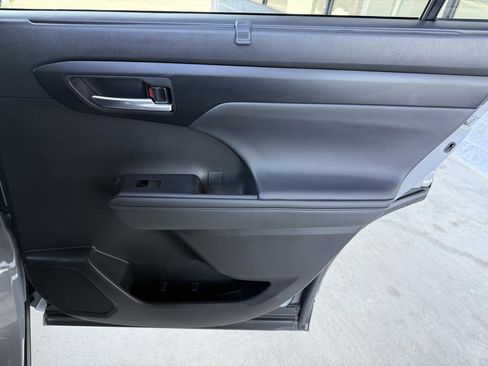 Used 2025 Toyota Highlander XSE image 32