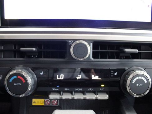 Certified 2025 Toyota Tacoma TRD Off-Road w/ TRD Off Road Upgrade Package AWD/4WD image 38
