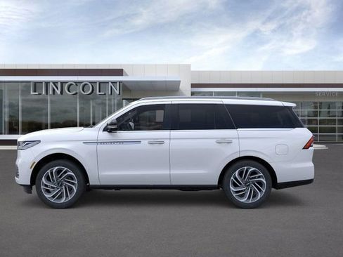 New 2025 Lincoln Navigator Reserve AWD/4WD image 3