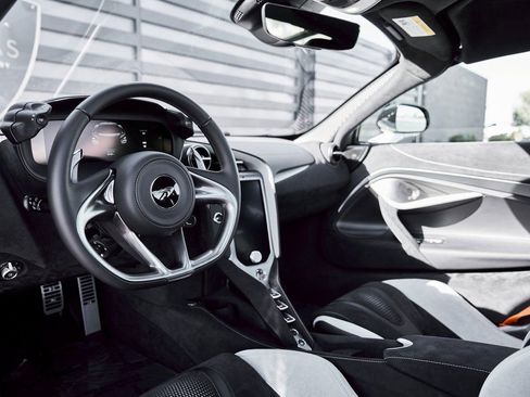 Used 2024 McLaren 750S RWD image 2