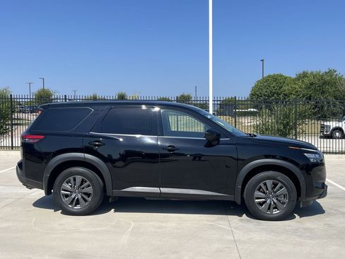 Used 2023 Nissan Pathfinder S FWD image 3