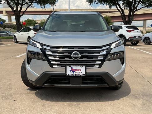 Used 2025 Nissan Rogue S AWD/4WD image 2