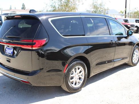 New 2027 Chrysler Pacifica Select w/ Family Tech Group FWD image 4
