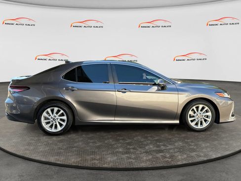 Used 2021 Toyota Camry LE FWD image 6