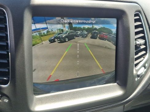 Used 2019 Jeep Compass Trailhawk w/ Cold Weather Group AWD/4WD image 17