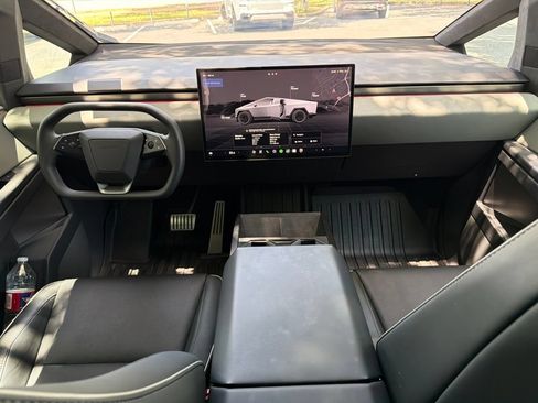 Used 2025 Tesla Cybertruck AWD Crew Cab image 22