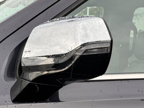 Used 2024 Chevrolet Suburban Premier image 49