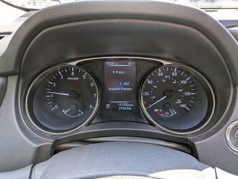Used 2016 Nissan Rogue SV w/ SV Moonroof Package AWD/4WD image 17