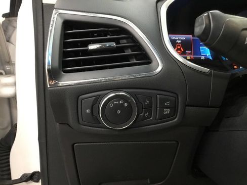 Used 2019 Ford Edge Titanium w/ Equipment Group 301A AWD/4WD image 11