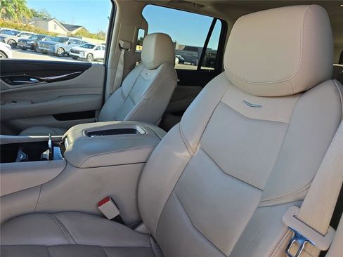 Used 2018 Cadillac Escalade Luxury image 24