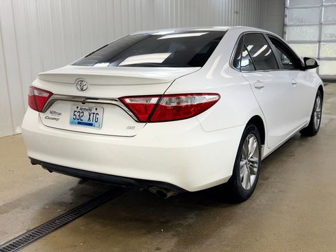 Used 2015 Toyota Camry SE FWD image 5