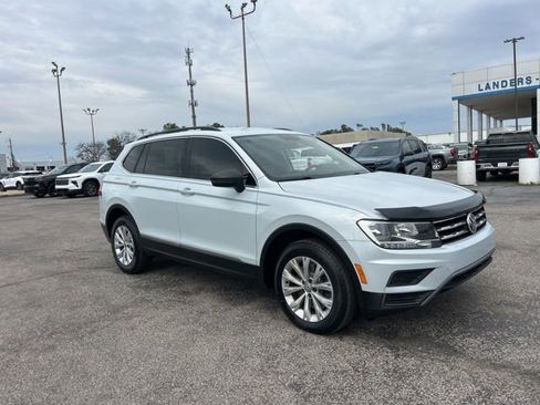 Used 2018 Volkswagen Tiguan SE image 1