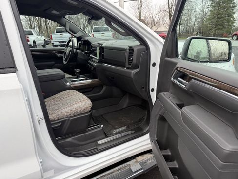 Used 2025 Chevrolet Silverado 1500 LT image 22