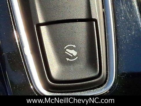 Used 2022 Chevrolet Bolt EUV Premier w/ Sun & Sound Package image 26