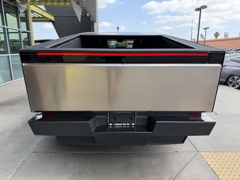 Used 2025 Tesla Cybertruck AWD Crew Cab image 13