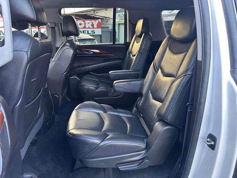 Used 2016 Cadillac Escalade ESV Premium RWD image 14