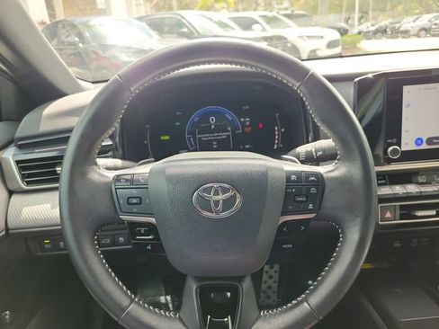 Used 2025 Toyota Camry SE image 14