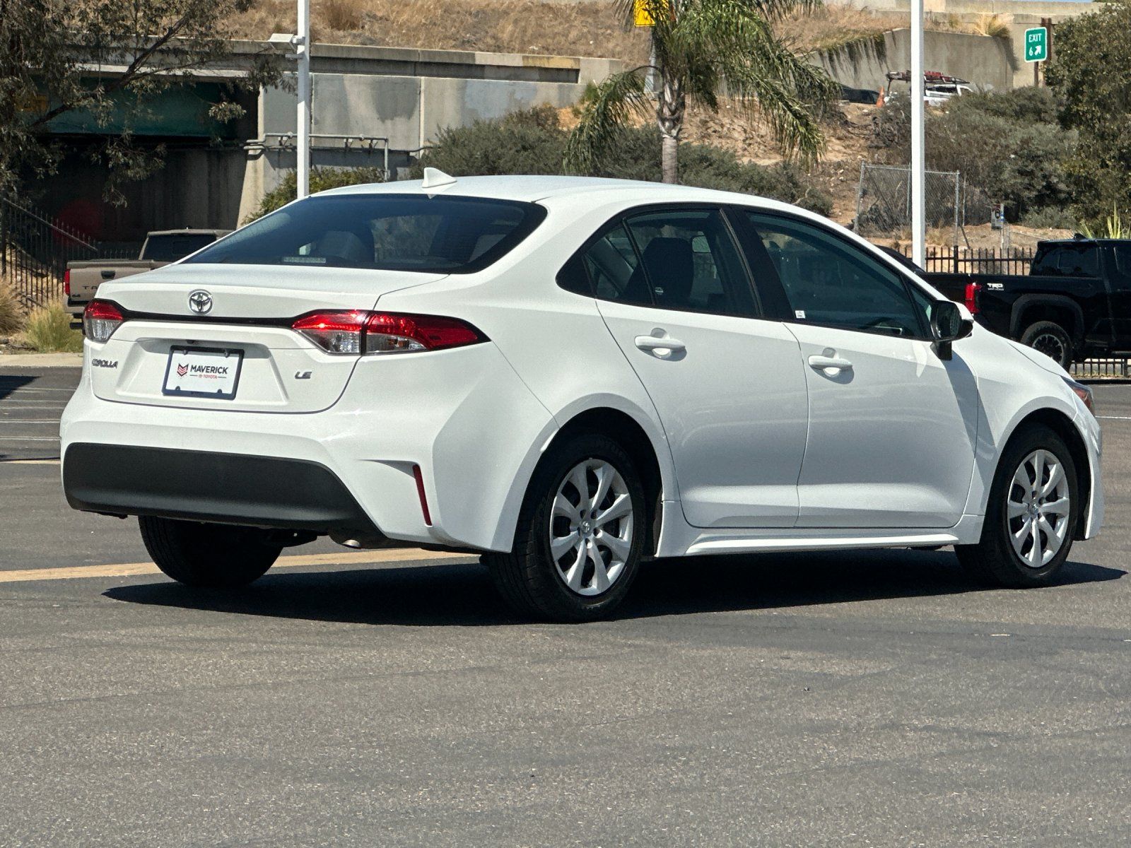 Used 2024 Toyota Corolla LE FWD image 5