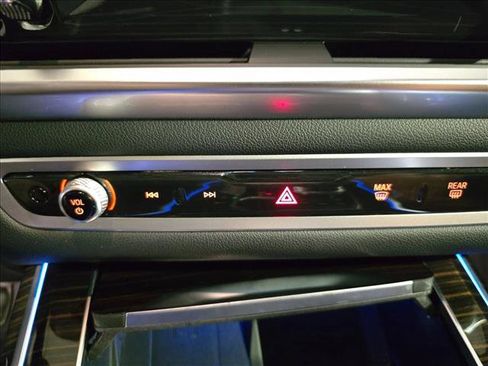 Used 2025 BMW X7 M60i AWD/4WD image 24