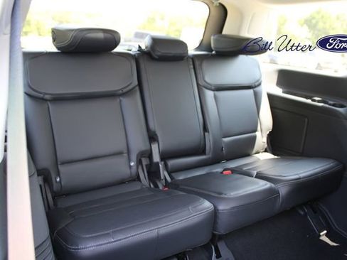 New 2025 Ford Expedition Platinum image 10