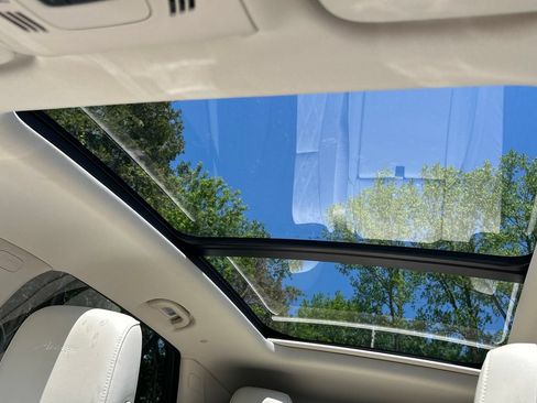 Used 2023 Buick Envision Avenir AWD/4WD image 31