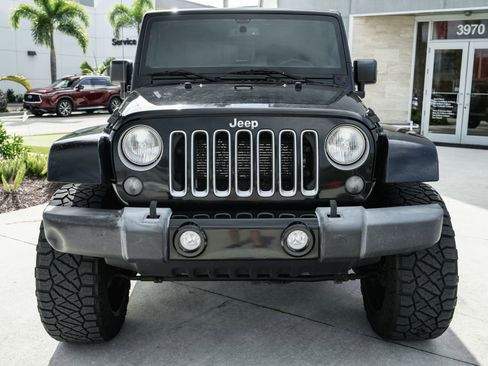 Used 2016 Jeep Wrangler Unlimited Sahara image 3