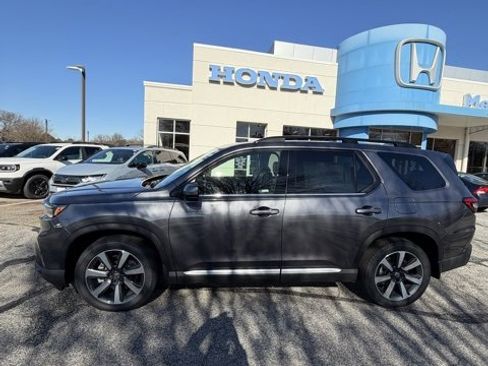 New 2025 Honda Pilot Touring image 2