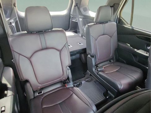 Certified 2025 Honda Pilot Black Edition image 18