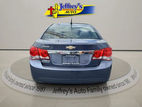 Used 2013 Chevrolet Cruze LS FWD image 2