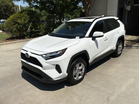 Used 2025 Toyota RAV4 XLE w/ Convenience Package FWD image 5