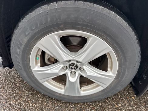 Used 2020 Toyota Highlander L AWD/4WD image 9