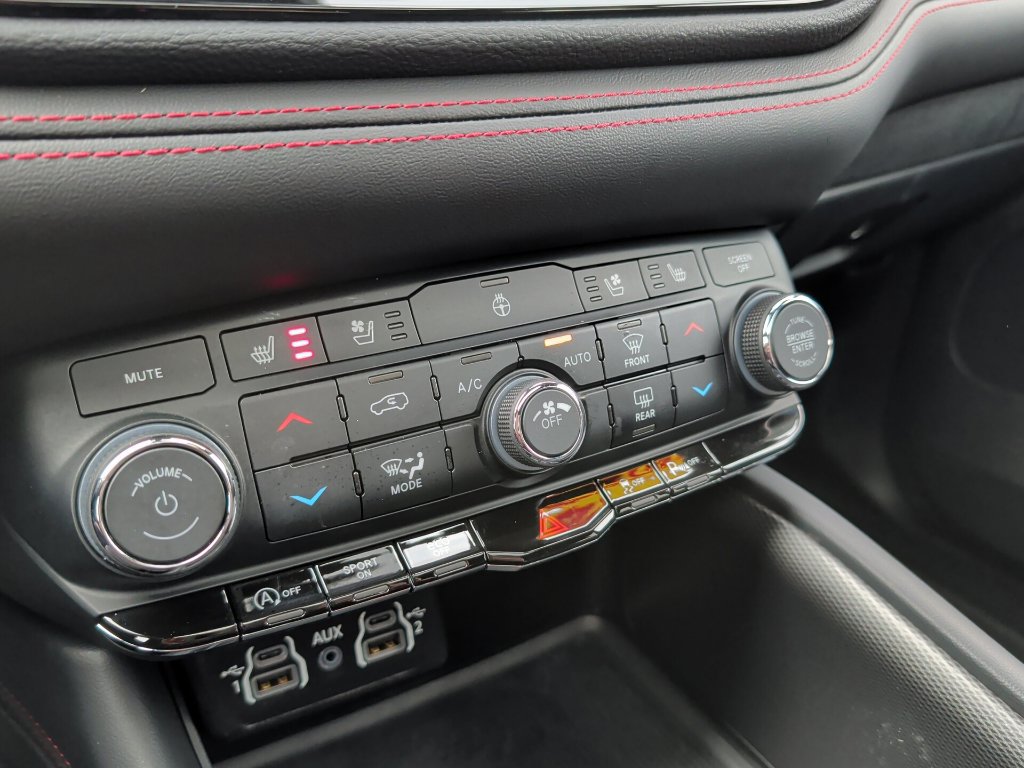 Used 2024 Dodge Durango GT AWD/4WD image 18