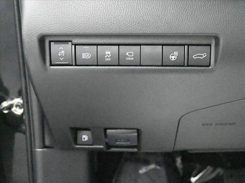Used 2024 Toyota Venza Limited AWD/4WD image 10