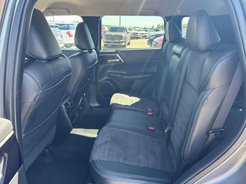 Used 2024 Mitsubishi Outlander SE AWD/4WD image 30