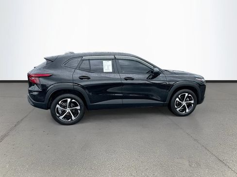 Used 2025 Chevrolet Trax RS FWD image 27
