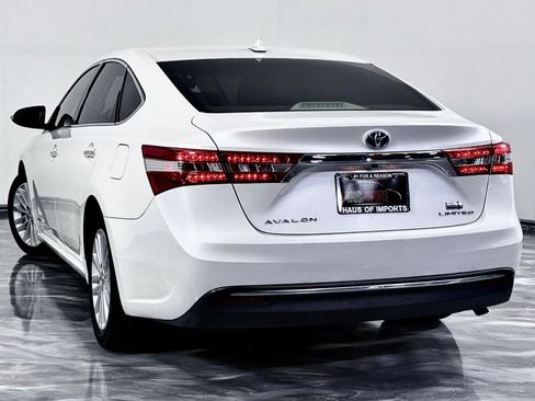 Used 2013 Toyota Avalon Limited w/ Technology Pkg FWD image 9