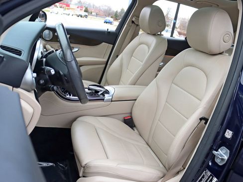 Used 2019 Mercedes-Benz GLC 300 GLC 300 4MATIC Sport Utility 4 image 28