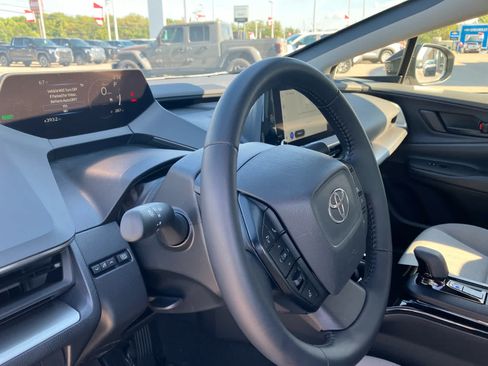 Used 2026 Toyota Prius LE FWD image 11