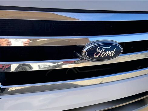 Used 2013 Ford Expedition XLT image 30