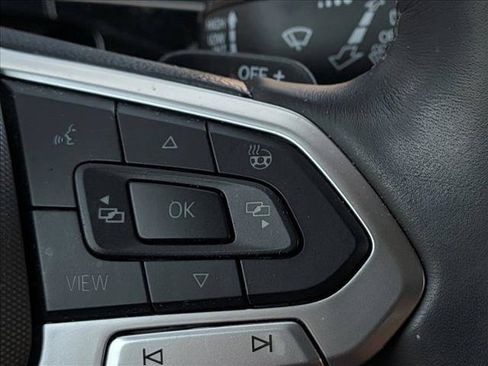 Used 2025 Volkswagen Atlas Cross Sport SEL R-Line AWD/4WD image 12