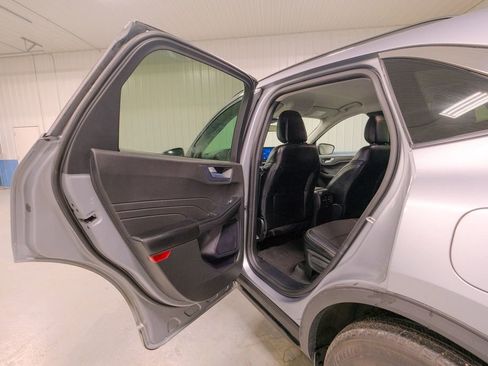 Used 2024 Ford Escape SE image 25