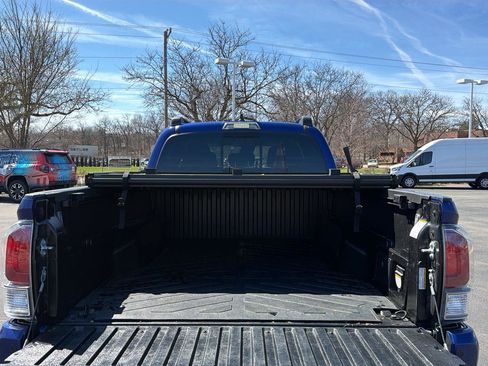 Used 2023 Toyota Tacoma TRD Off-Road w/ Advanced Technology Package image 20