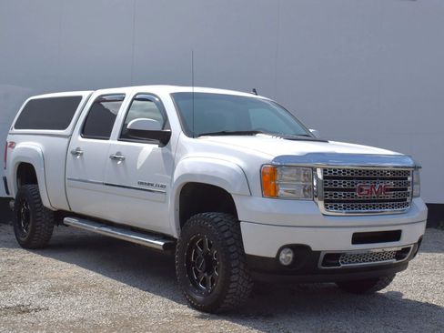 Used 2014 GMC Sierra 2500 Denali AWD/4WD image 1