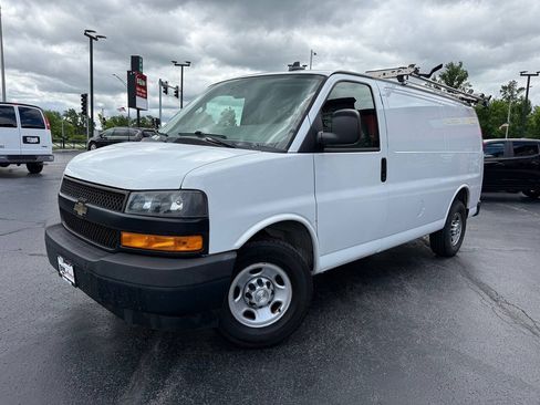 Used 2019 Chevrolet Express 2500 w/ Driver Convenience Package RWD image 3